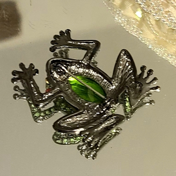 NWOT Green & Red Rhinestone Frog Pin Brooch - Picture 4 of 4